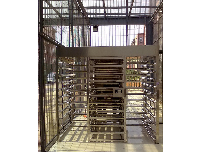 監獄全高閘案例 監獄全高閘案例